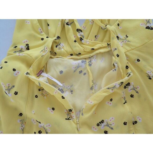 Free People Women's Sz 2 Yellow Floral Tango at Night Wrap Romper Playsuit - Picture 5 of 9